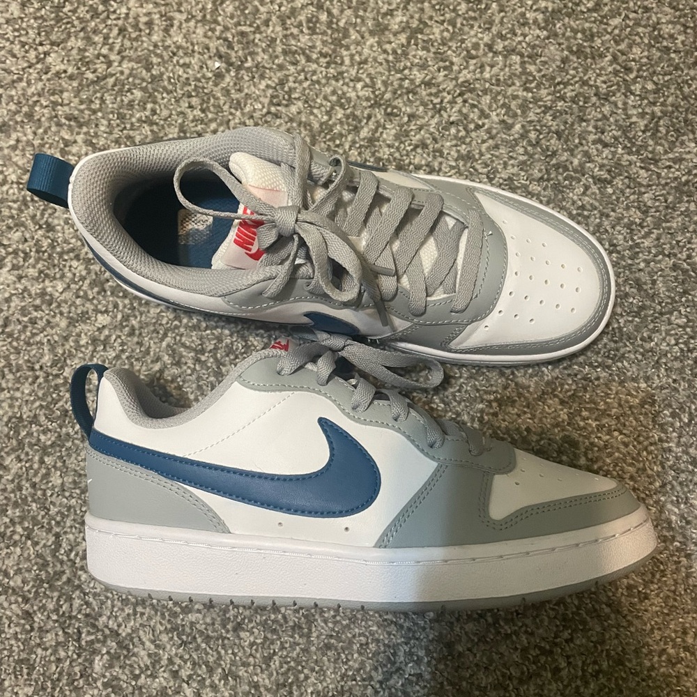 Nike Men's White and Blue Sneakers
